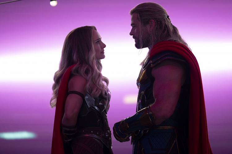 'Thor: Love and Thunder': Thần Sấm tái xuất trong bom tấn hoành tráng, hài hước và đầy cảm xúc