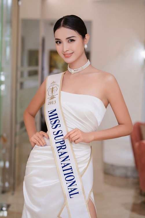 Tô Diệp Hà khoe sắc rạng rỡ bên cạnh 'Hoa hậu siêu quốc gia 2013'