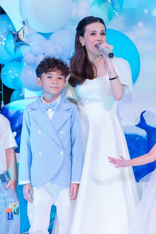 Dàn sao Việt hát mừng sinh nhật công chúa nhà Thanh Thảo