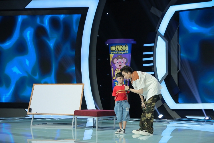 Trấn Thành trao vé vàng cho thiên tài toán học 5 tuổi rưỡi vào thẳng vòng chung kết 'Siêu tài năng nhí'