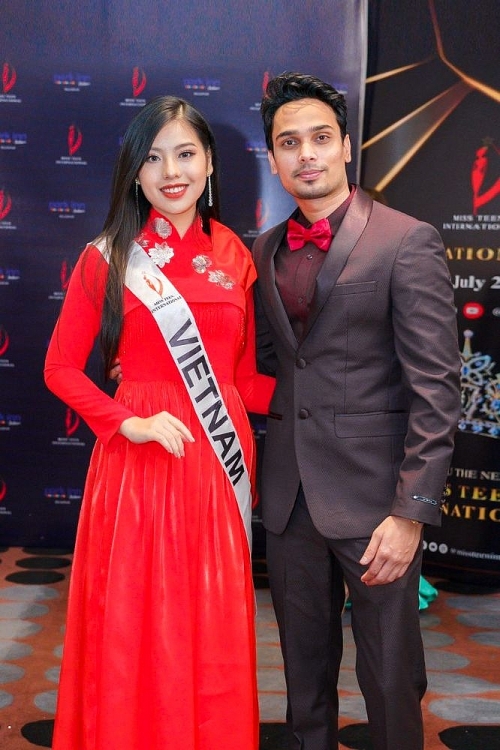 Mang hơn 200kg hành lý, Ngô Ngọc Gia Hân rạng rỡ lên đường thi 'Miss Teen International' tại Ấn Độ