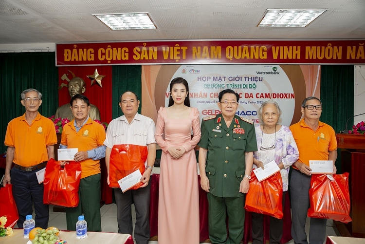 Hoa hậu Dương Yến Nhung làm Đại sứ hoạt động đi bộ vì nạn nhân chất độc da cam
