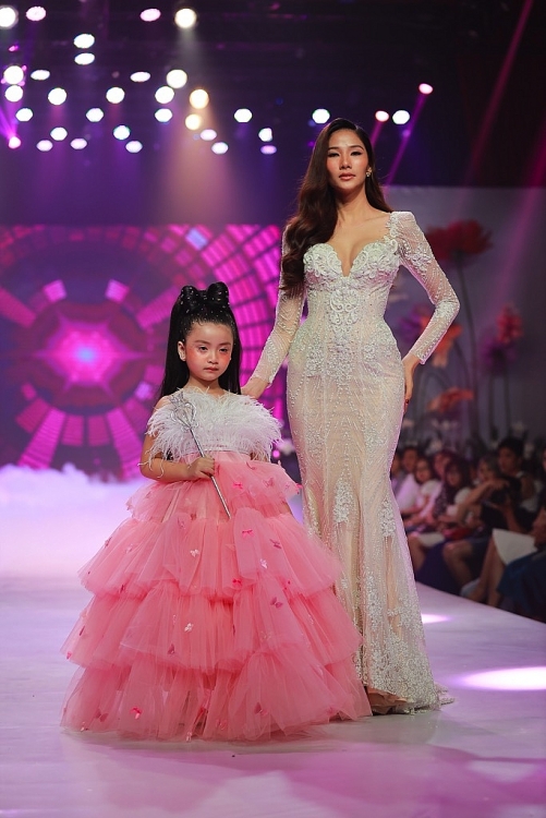 Á hậu Hoàng Thùy, Mâu Thủy, Lệ Hằng… làm vedette trong 'My dream fashion show 2022'
