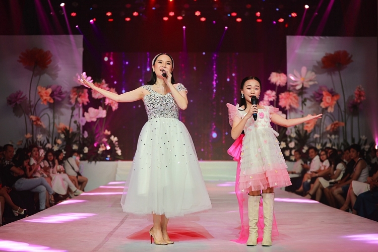 Á hậu Hoàng Thùy, Mâu Thủy, Lệ Hằng… làm vedette trong 'My dream fashion show 2022'