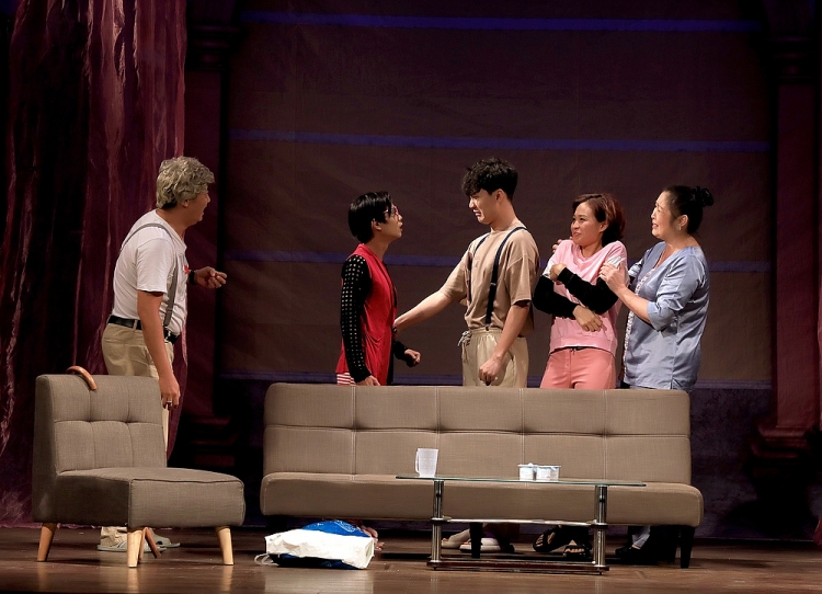 Khán giả tìm thấy mình trong 'Thương thì thương thế thôi' tại Sân khấu kịch Hồng Vân