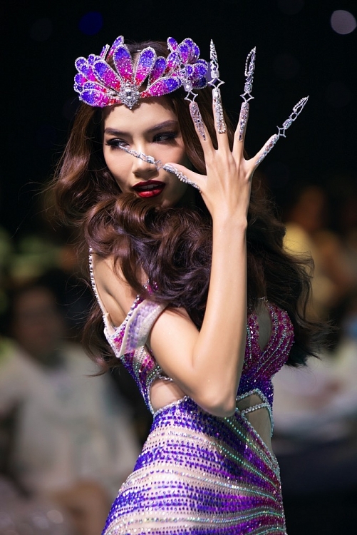 Top 3 'Hoa hậu hoàn vũ Việt Nam 2022' lần đầu catwalk trong show của Nail Artist Pang Mỹ Nguyên