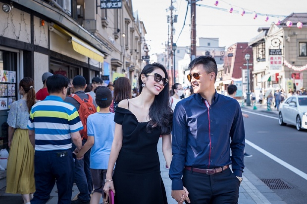 cap doi vang thuy tien cong vinh ham nong tinh yeu o xu mat troi moc