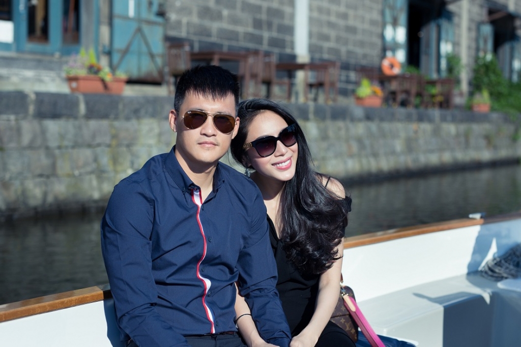 cap doi vang thuy tien cong vinh ham nong tinh yeu o xu mat troi moc