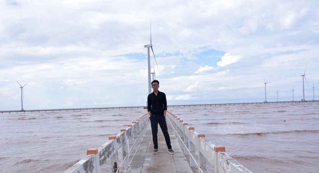 hon mot nam sau dang quang bach cong khanh xay cau nua ty cho nguoi ngheo