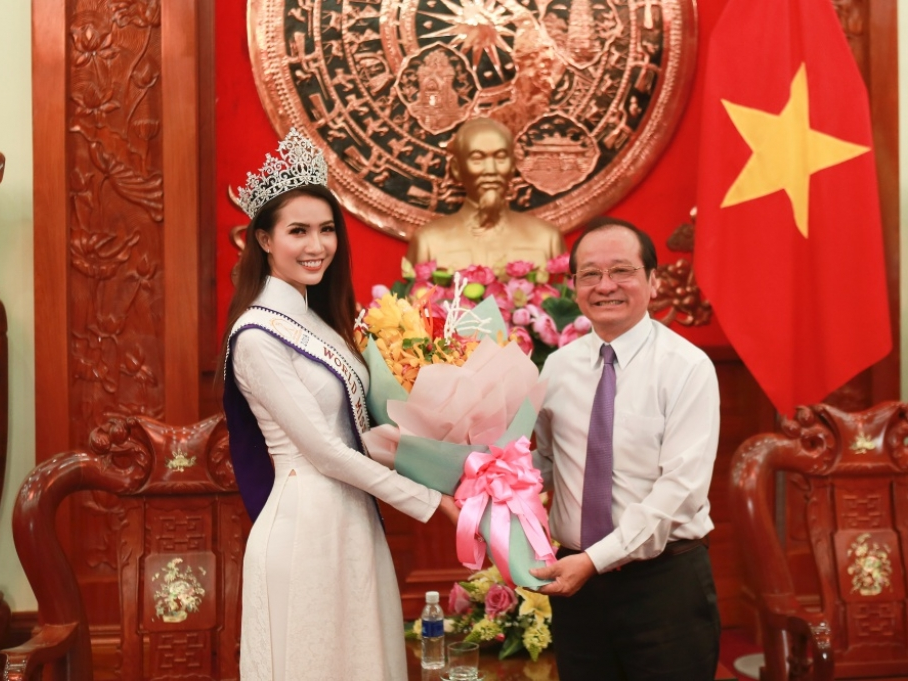 'Hoa hậu Đại sứ Du lịch Thế giới' Phan Thị Mơ về thăm quê hương Tiền Giang