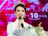 Ngọc Diễm khóc trong đêm kỷ niệm 10 năm đăng quang 'Hoa hậu du lịch Việt Nam'