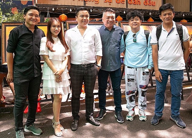 Đông đảo nghệ sĩ Việt đến chúc mừng triển lãm tranh và ảnh gây quỹ từ thiện của đạo diễn Nguyễn Thành Nam dong dao nghe si viet den chuc mung trien lam tranh va anh gay quy tu thien cua dao dien nguyen thanh nam