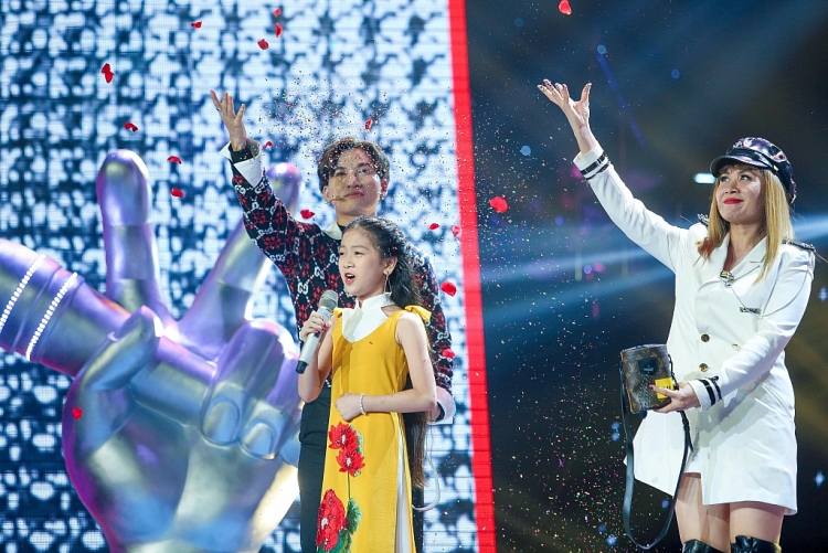 the voice kids thi sinh dau tien hat ve bac ho khien 6 hlv than phuc bam chon