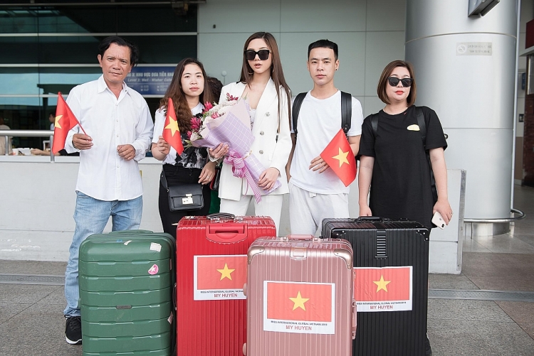 nguoi dep bong chuyen my huyen chinh thuc len duong sang malaysia du thi hoa hau