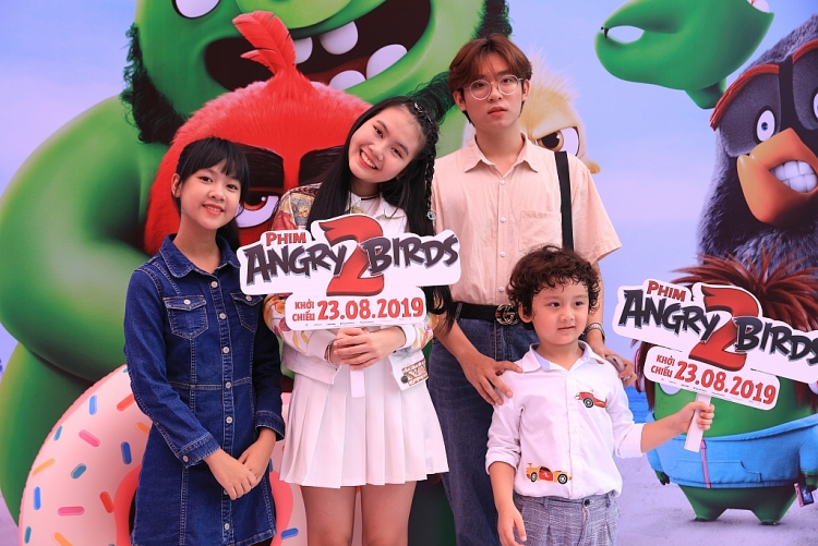 cac hot family va dan sao nhi tu hoi trong ngay ra mat phim angry birds 2