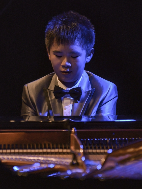 peter leung bat ngo tang khan gia nhac pham trong com trong dem nhac peter leung a piano prodigy