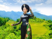 Diện áo dài Việt Hùng, diễn viên Thùy Trang khoe vẻ đẹp huyền ảo giữa đất trời Sapa