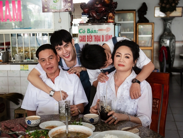 vo dang khoa lan dau len tieng ve viec y lai gia dinh kha gia duoc bo me chong lung lam nghe thuat