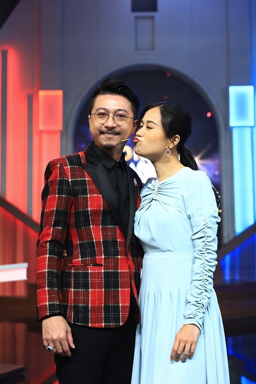 quynh quynh bung bau 8 thang xuat hien xinh dep choi gameshow het minh cung ong xa le duong bao lam