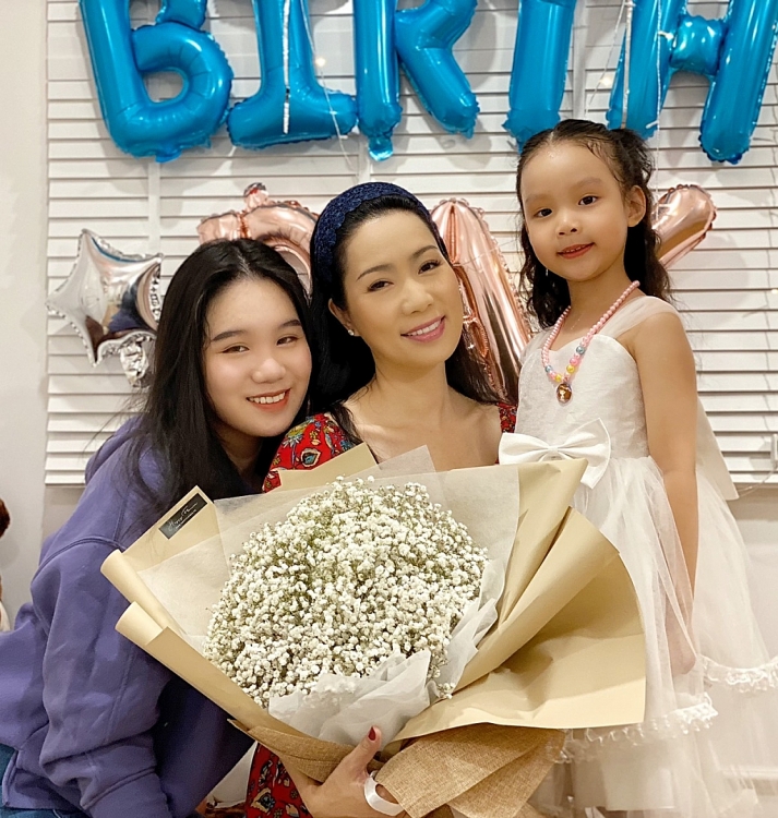 nsut trinh kim chi don tuoi moi hanh phuc ben gia dinh