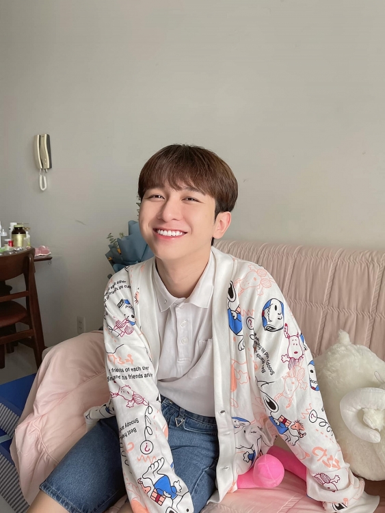 Đỗ Hoàng Dương tự làm 'sân khấu' tại nhà mùa dịch, cover bản hit đình đám của Sơn Tùng M-TP