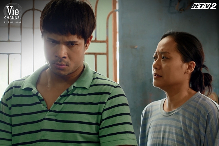 'Cây táo nở hoa' tập 53: Hoạn nạn mới thấy chân tình, người ở lại với Ngọc chỉ có Hạnh, còn Ngà - Báu - Dư đều từ bỏ gia đình