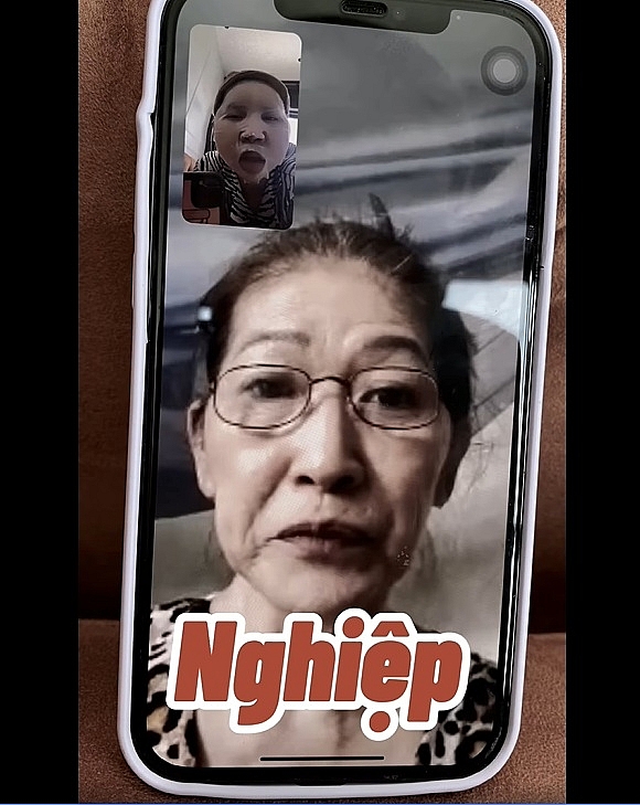 Minh Tú 'té ngửa' với những cuộc trò chuyện facetime hài hước cùng mẹ