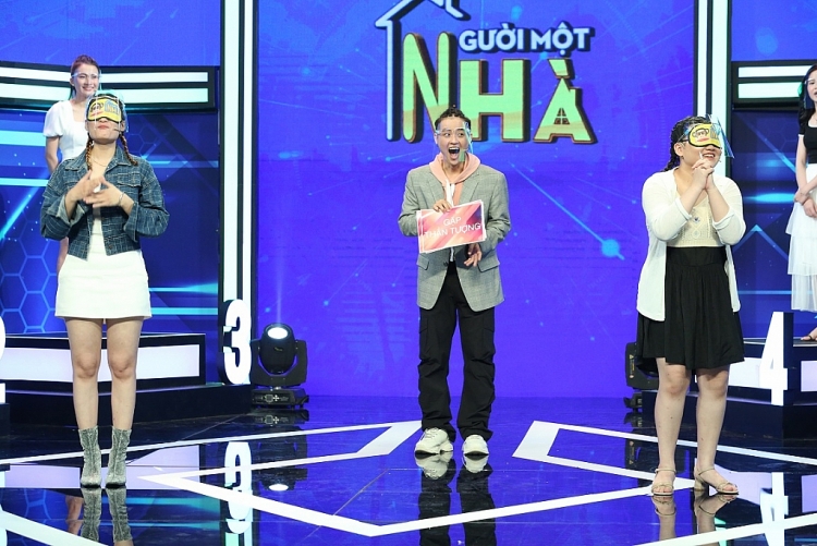 MC Thanh Duy 'cạn lời' vì Võ Tấn Phát và Lâm Thắng chơi gameshow chỉ 'soi' gia thế nhân vật