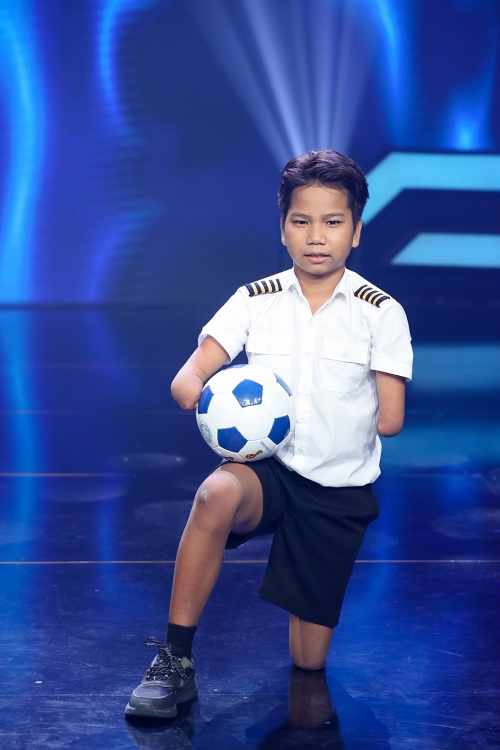 'Siêu tài năng nhí': Cậu bé 5 tuổi muốn dành tiền thưởng mua thuốc chống Covid khiến các giám khảo rơi lệ
