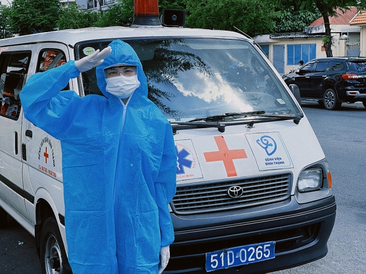 'Miss Grand Việt Nam 2021' Nguyễn Thúc Thùy Tiên dùng tiền sinh nhật mua máy thở và 5 tấn gạo hỗ trợ bà con nghèo