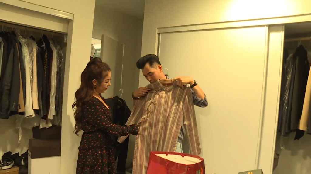 'Gõ cửa thăm nhà': Leon Vũ gian nan theo đuổi nghiệp ca hát ở Mỹ