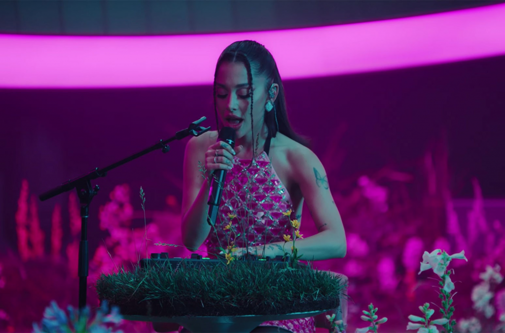 Định nghĩa live-stage mới từ Ariana Grande sau loạt sân khấu cực đỉnh cùng Vevo