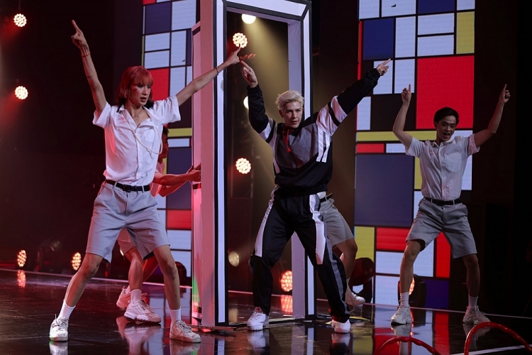 Denis Đặng gặp chấn thương chân nặng nề nhưng vẫn 'cháy' với sân khấu hip-hop