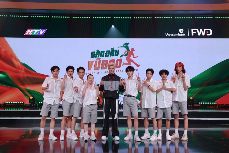 Denis Đặng gặp chấn thương chân nặng nề nhưng vẫn 'cháy' với sân khấu hip-hop