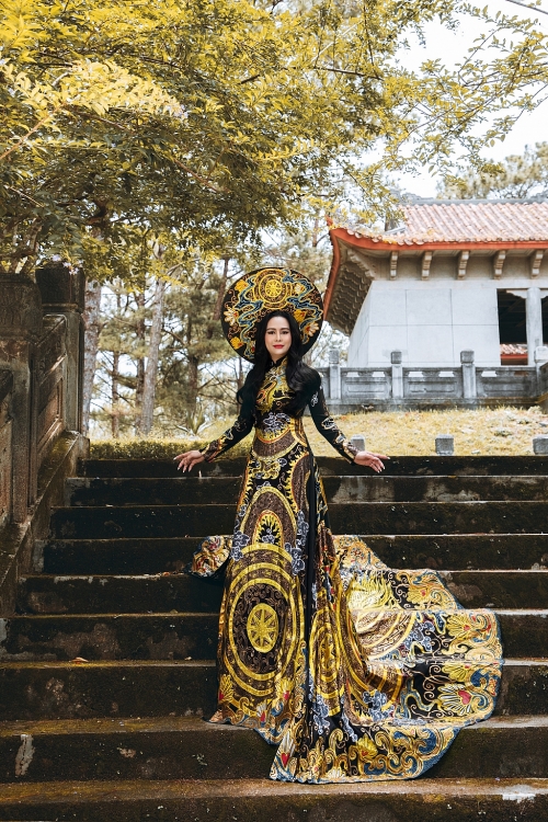 Trở về từ Huế, Hoa hậu Lý Kim Ngân 'chơi lớn' mang ekip khủng lên Đà Lạt