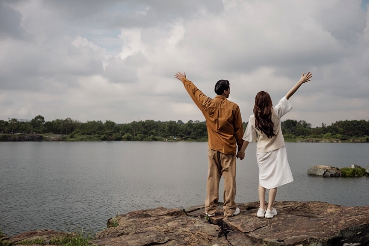 Hòa Minzy ra mắt sản phẩm âm nhạc như trải lòng những gì đã qua đầy da diết