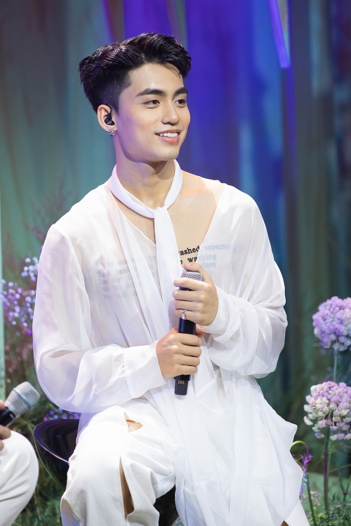 Mono khai nổ MV đầu tay đầy ấn tượng, mang đậm dấu ấn cá nhân trong sự nghiệp nghệ thuật