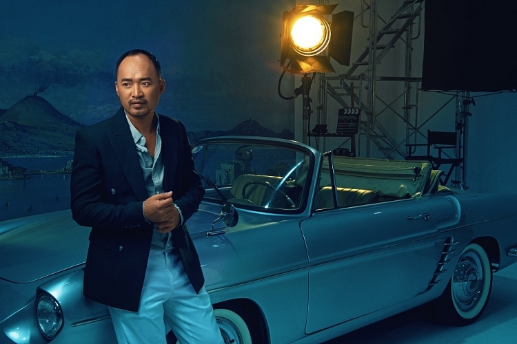 Mừng phim mới đứng đầu phòng vé, Tiến Luật tung ảnh là 'dân chơi' đúng nghĩa