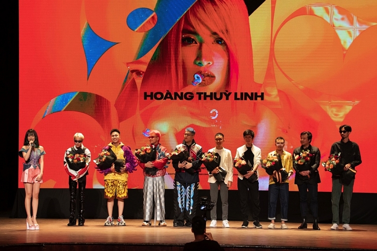 Bạn bè sao Việt đến chúc mừng Hoàng Thùy Linh ra mắt album 'Link'