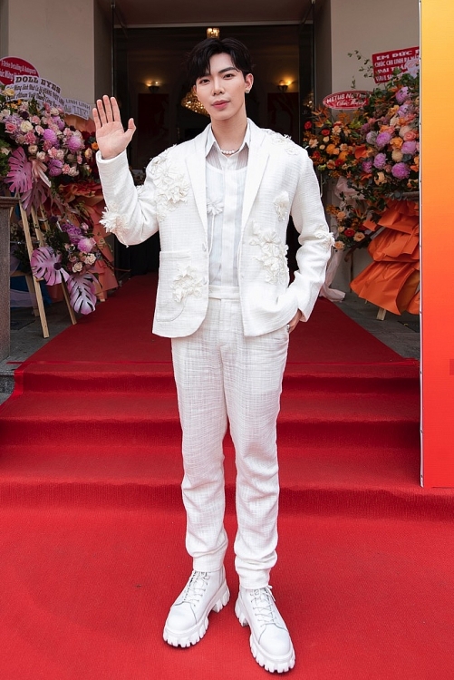 Bạn bè sao Việt đến chúc mừng Hoàng Thùy Linh ra mắt album 'Link'