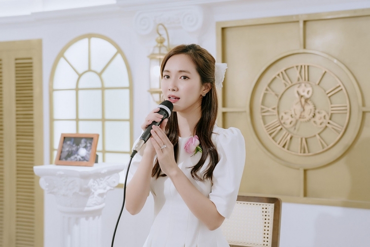 Trở lại sau chuỗi ngày 'ngủ đông', Jang Mi gây xúc động khi hát 'Huyền thoại mẹ' nhân dịp Vu Lan báo hiếu