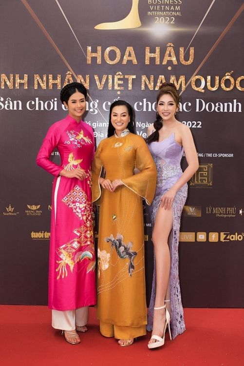 Đàm Vĩnh Hưng ngồi ghế giám khảo cuộc thi 'Hoa hậu doanh nhân Việt Nam quốc tế 2022'