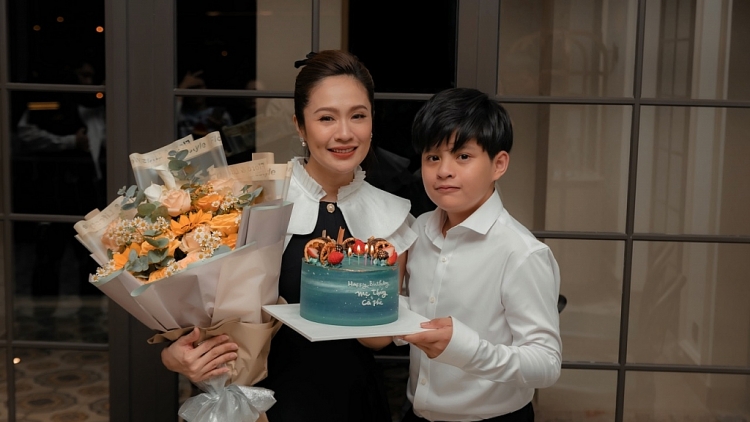Thanh Thúy bất ngờ vì món quà sinh nhật của ông xã Đức Thịnh