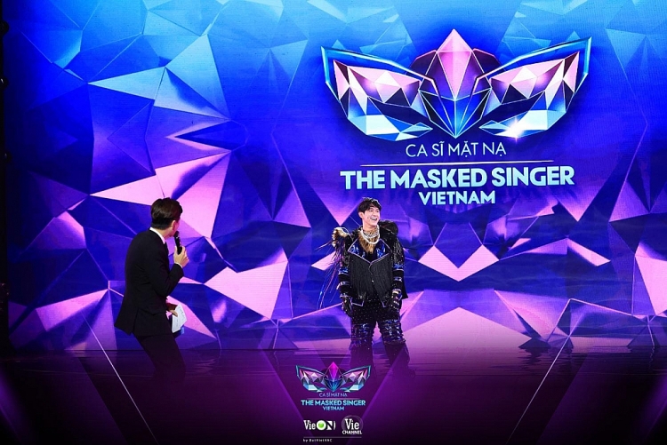 Chính thức lộ diện tại 'Ca sĩ mặt nạ', Song Luân lần đầu thể hiện ca khúc tự sáng tác trên sân khấu