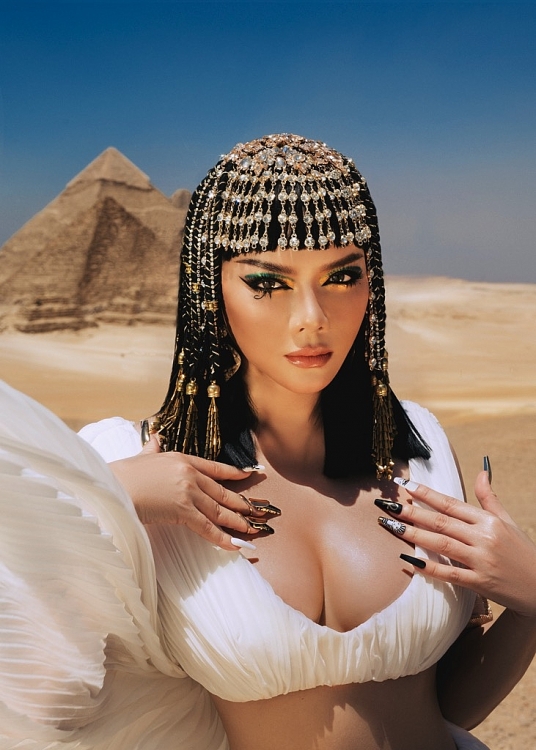 Lý Nhã Kỳ biến hóa thành 'Nữ hoàng Ai Cập' quyến rũ không thể rời mắt