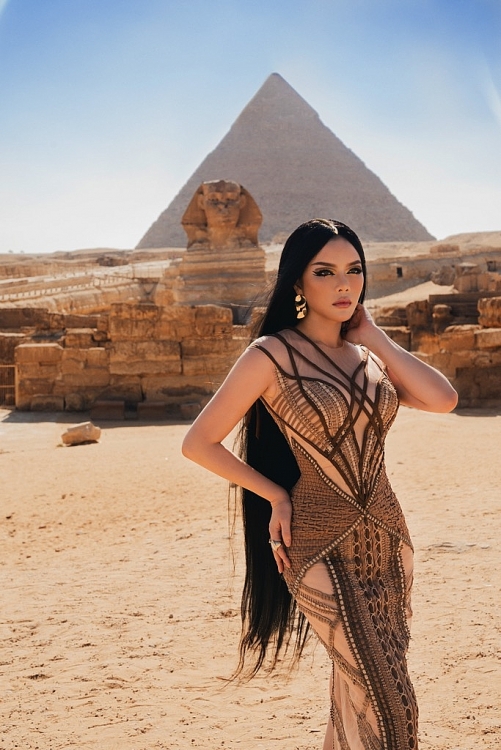 Lý Nhã Kỳ biến hóa thành 'Nữ hoàng Ai Cập' quyến rũ không thể rời mắt