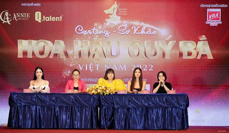 Hoàng Thùy, Lâm Khánh Chi, Diệp Lâm Anh ngồi 'ghế nóng' sơ khảo 'Hoa hậu quý bà Việt Nam'