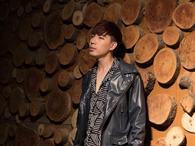 Jay Hoo khoe vẻ điển trai trong MV 'Một con người mới'