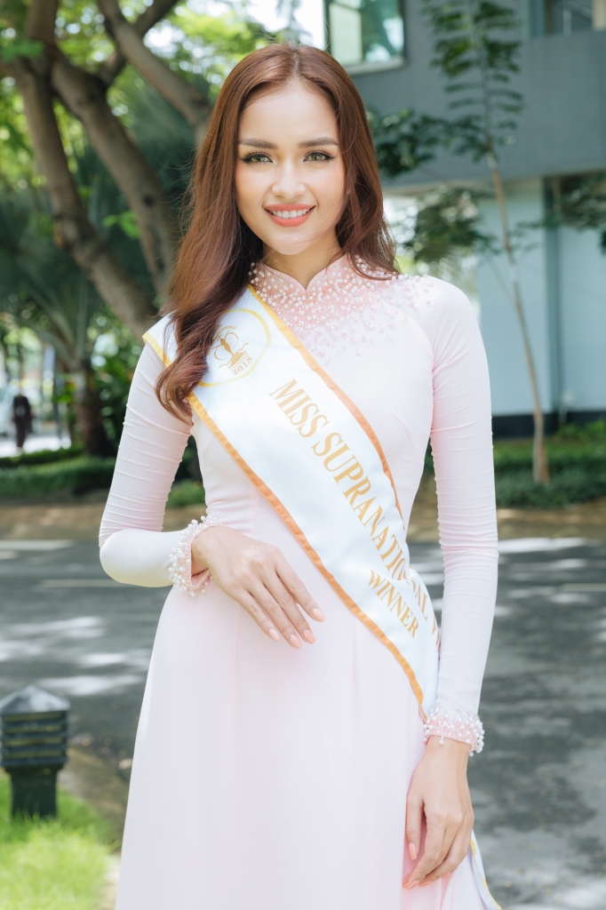 ngoc chau rang ro ve truong sau khi dang quang miss supranational vietnam 2018