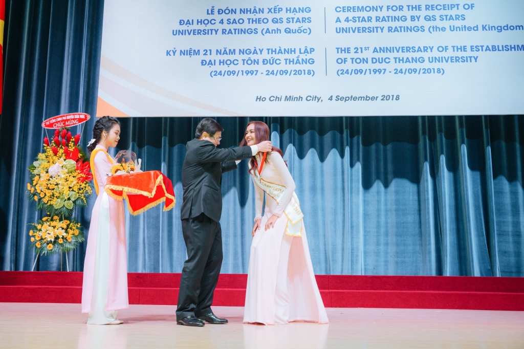 ngoc chau rang ro ve truong sau khi dang quang miss supranational vietnam 2018